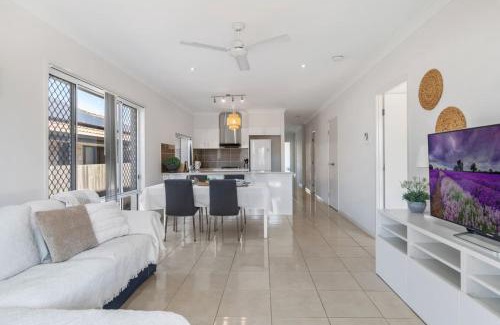 Deebing Heights House | Modern 3BR Home in Peaceful Deebing Heights