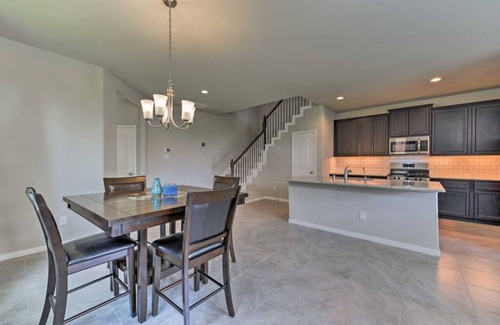 Rosenberg House | Modern 3BR Home w/Fenced Backyard - Across from Brazos Town Center