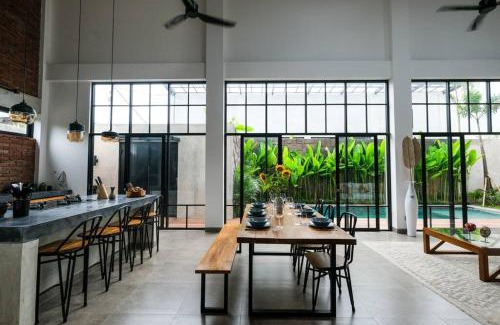 Batu Bolong Villa | Modern 3BR loft villa in the heart of Canggu