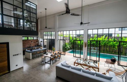 Batu Bolong Villa | Modern 3BR loft villa in the heart of Canggu