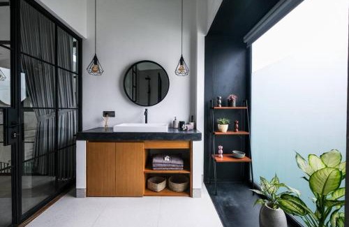 Batu Bolong Villa | Modern 3BR loft villa in the heart of Canggu