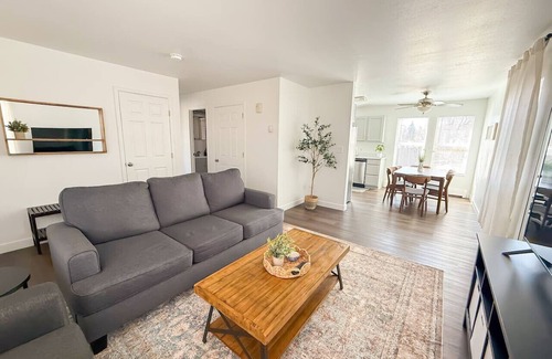 Sheridan Apartment | Modern 3BR Near Littleton