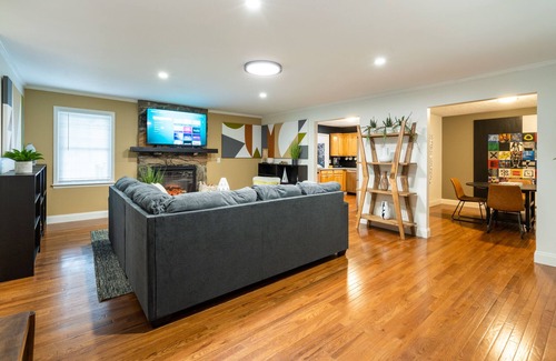 Woodstock House | Modern 3BR Ranch - Save 10% Weekly, 15% Monthly