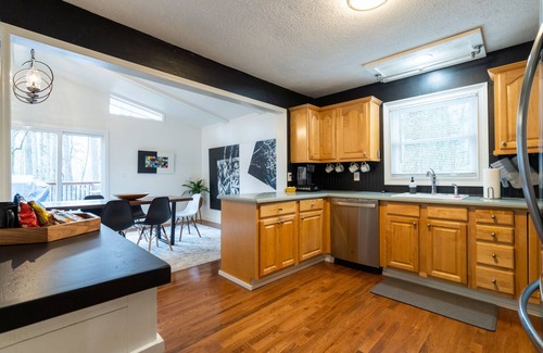 Woodstock House | Modern 3BR Ranch - Save 10% Weekly, 15% Monthly