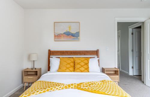 Edmonds Apartment | Modern 3BR Retreat in Edmonds - Pets Welcome!