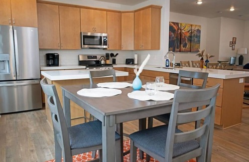 South Salt Lake House | Modern 3BR Ski Retreat | Mountain Views & Garage