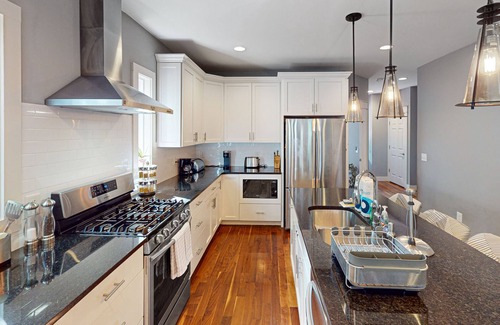 The Nations House | Modern 3BR Townhome with private balconies near Downtown Nashville