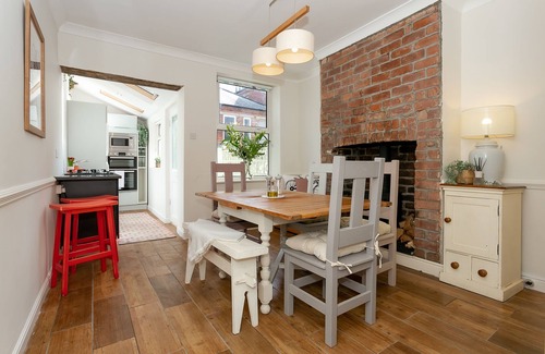 Harrogate House | Modern 4 bedroom 2 bathroom house in Harrogate centre