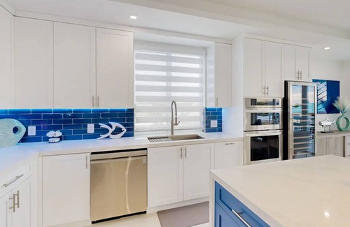 Key Largo House | Modern 4 bedroom Keys home “Salt Life” with a pool. This home is on the Canal.