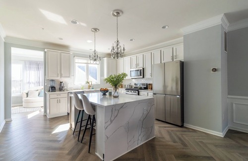 Hanover House | Modern 4-Story Townhome/Great Location