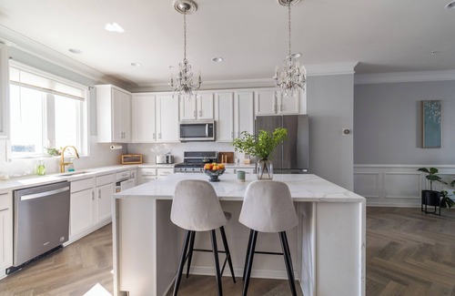 Hanover House | Modern 4-Story Townhome/Great Location