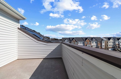 Hanover House | Modern 4-Story Townhome/Great Location