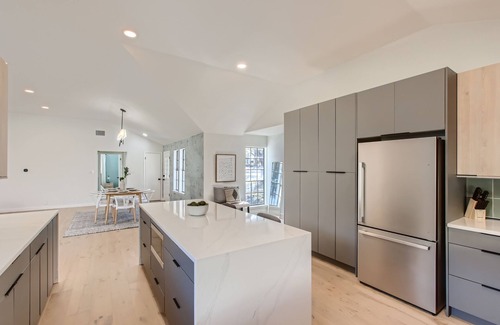 Village Oaks House | Modern 4bd w/Pool, Outside dining, Gourmet kitchen