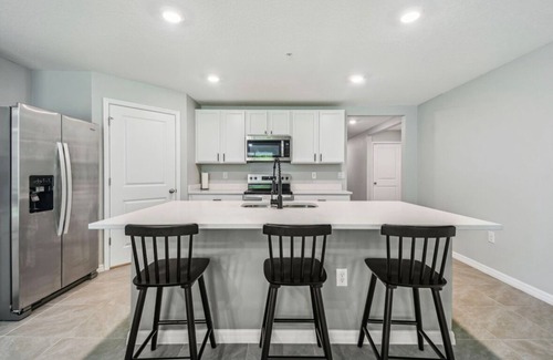 Forest Oaks House | Modern 4BR Home Entire House Free Coffee & WiFi