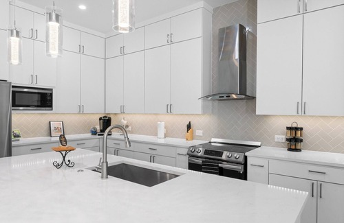 West Dallas House | Modern 5 BD|4 BR with Pool & Downtown Views