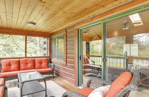Necedah Cabin | Modern 5-Bedroom Log Cabin - 1/2 mile to Castle Rock Lake – 30 Mins to the Dells