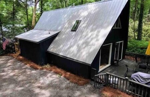 Highlands Ski Chalet | Modern A-frame, Large Deck, 5 Min walk to Main st.