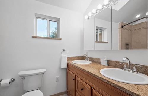 Wexford House | Modern & Accessible 5Bd Home in Wexford/Pittsburgh
