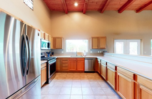 Civano House | Modern adobe home with a community pool, central AC, washer/dryer - snowbirds OK