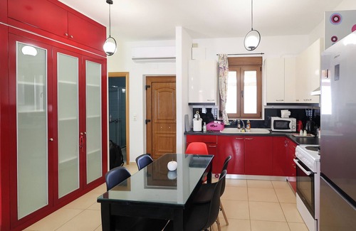 Gournai House | Modern and Ample 190m2 Home of 3BR steps to Beach