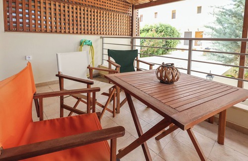 Gournai House | Modern and Ample 190m2 Home of 3BR steps to Beach