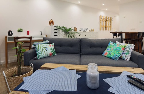 Notre-Dame-d'Oe Apartment | Modern and bright apartment near Tours.