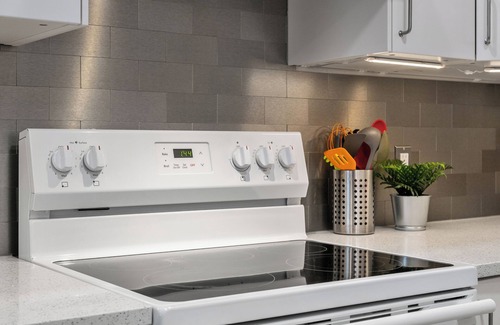 Calgary Apartment | Modern and Cozy 2 Bedroom Retreat Near DT & Airport; Fully Renovated in 2024!