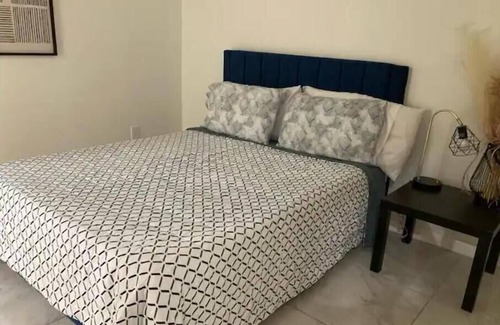 San Juan Apartment | Modern and cozy. Off Expwy 83