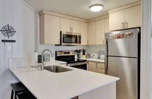 Brian Head Condo | Modern and Cozy Retreat - Steps from the Slopes!