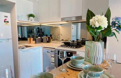 Bowen Hills Apartment | Modern and Homely 2Bed apartment Free Parking WiF