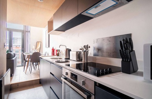 Old Trafford Apartment | Modern and Quirky 2 Bed Flat in Manchester