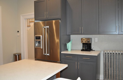 Williamsburg House | Modern and renovated, three-story townhouse in Williamsburg - prime location