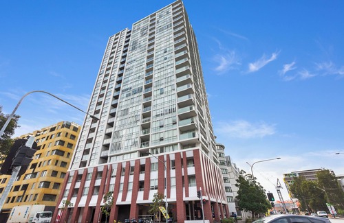 Zetland Apartment | Modern and Spacious 2BR Zetland Apartment Facing the Setting Sun