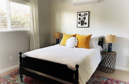 Grant Hill House | Modern and Sunny 2 Bedroom Home — 5 min from downtown!