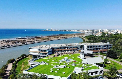 Les Sables d'Olonne Apartment | Modern Apartment - 300m Beach - Pets Allowed