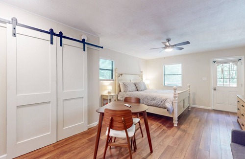 Wilscot Hotel | Modern aparthotel with stunning mountain views & close to the town of Blue Ridge