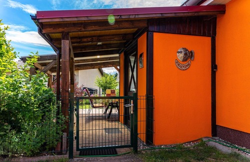 Fleeth Apartment | Modern apartment, 250m to the lake, south-facing terrace and barbecue, fully fenced.