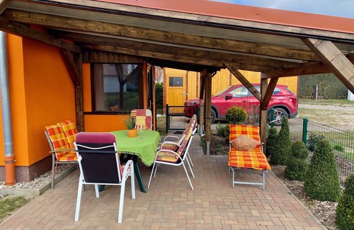 Fleeth Apartment | Modern apartment, 250m to the lake, south-facing terrace and barbecue, fully fenced.