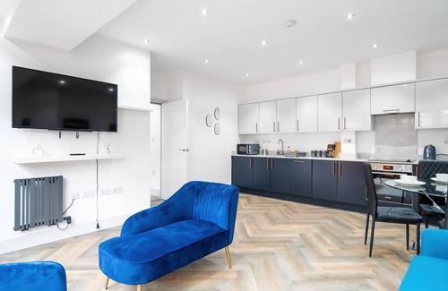 Havering Apartment | Modern Apartment in Romford near Elizabeth Line*2
