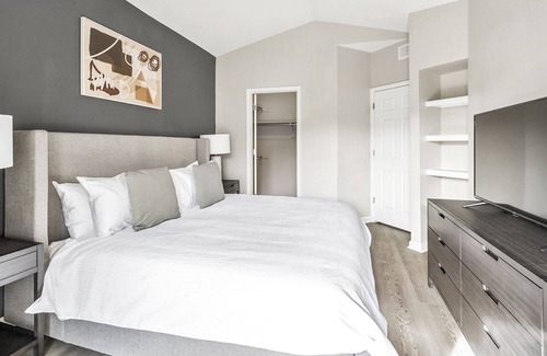 Westridge Apartment | Modern Apartment in Prime Location (ID7578X85)