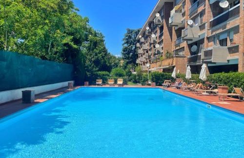 Aurelio Apartment | Modern apartment 10 min Vatican parking&pool