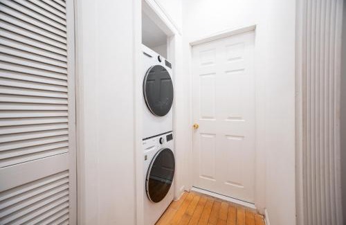 Central Park North Apartment | Modern Apartment By Central Park - 3 BR