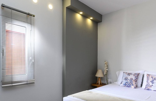 Agkisaras Apartment | Modern apartment by the sea