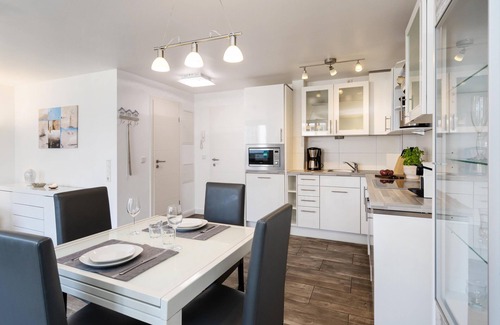 Westerland Apartment | Modern apartment, close to the beach with balcony, parking space, WLAN. Pets allowed.