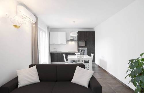 Bardolino Apartment | Modern Apartment Close to Lake Garda with Wi-Fi & Terrace