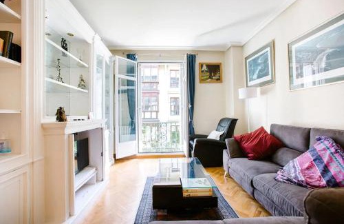 San Sebastian Centro Apartment | Modern apartment in Donostia, 75 m² with jacuzzi.