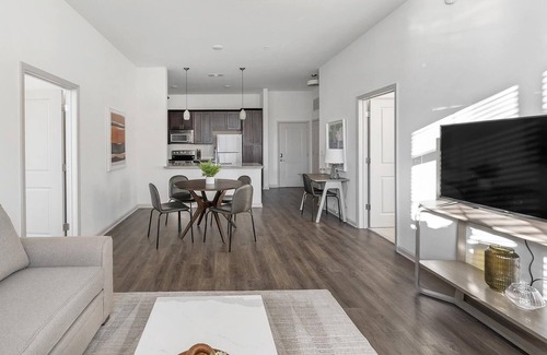 Seven Springs Apartment | Modern Apartment in Prime Location (ID9302X17)