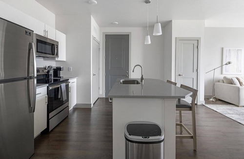 Longmont Apartment | Modern Apartment in Prime Location (ID1195X416)