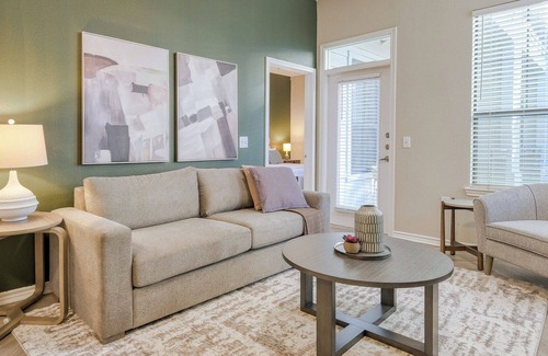 Barker Apartment | Modern Apartment in Prime Location (ID7974X18)