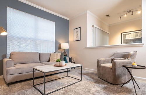 Durham Apartment | Modern Apartment in Prime Location (ID7307)